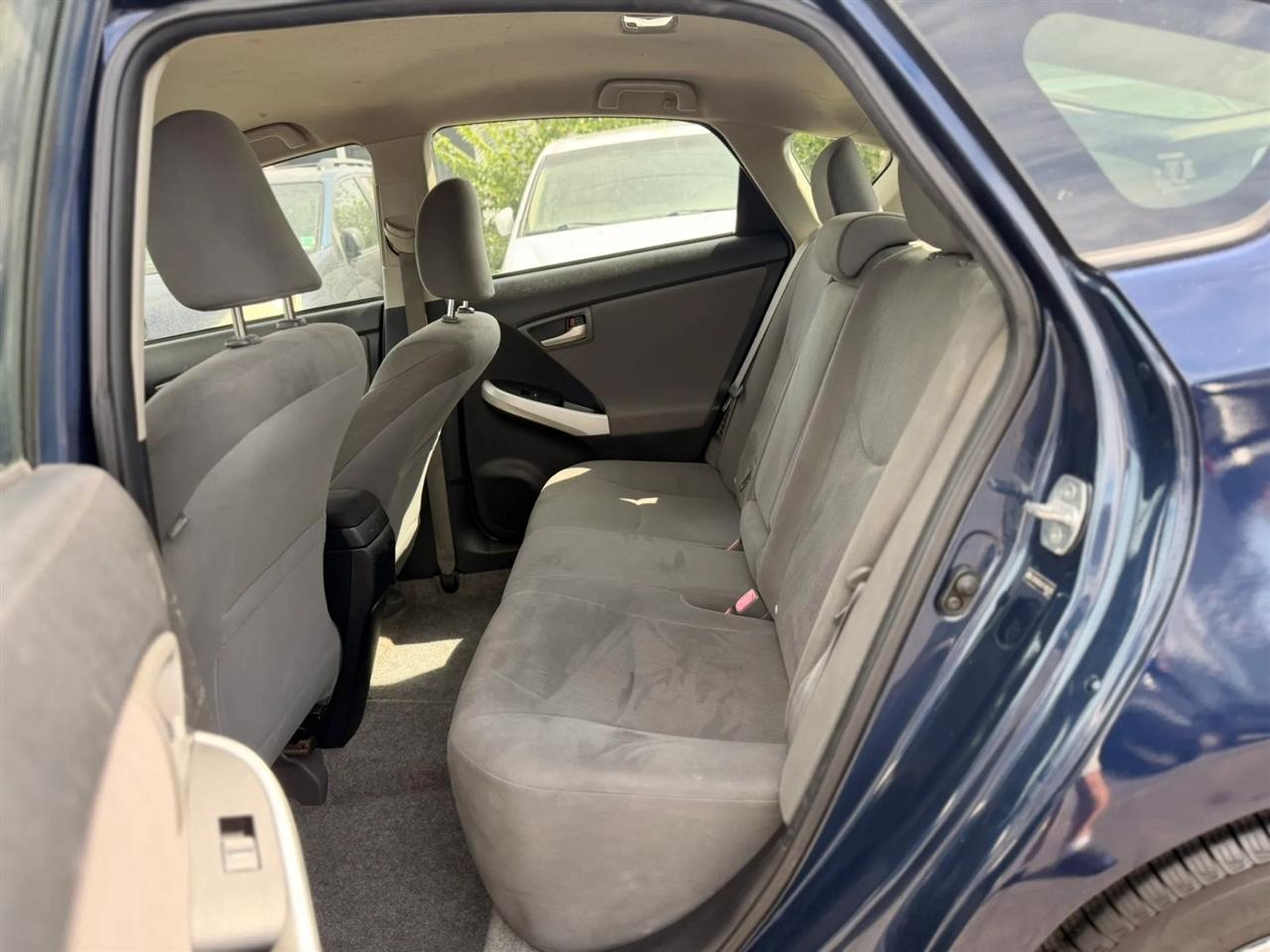 Toyota Prius Prius V 2012
