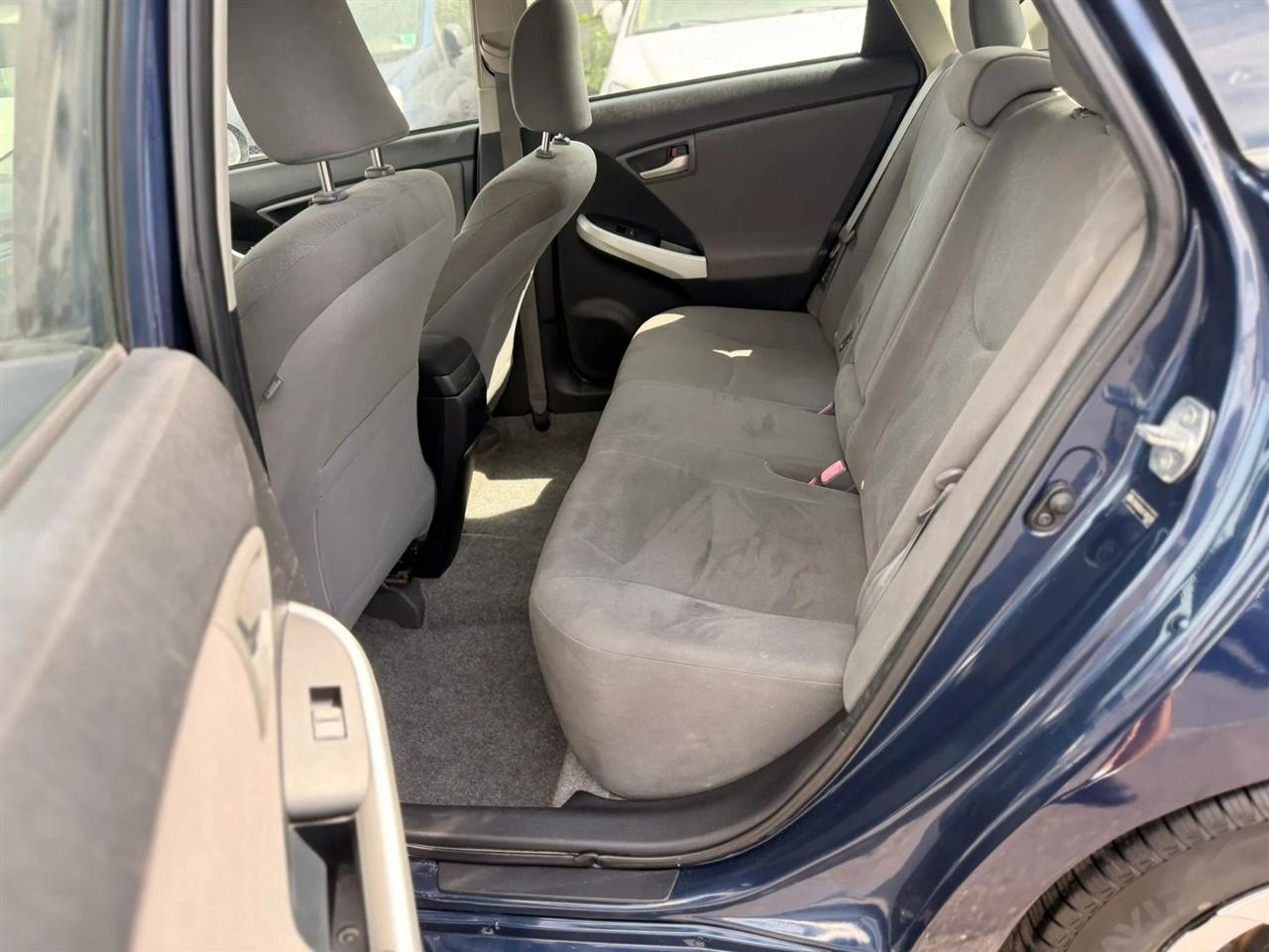 Toyota Prius Prius V 2012