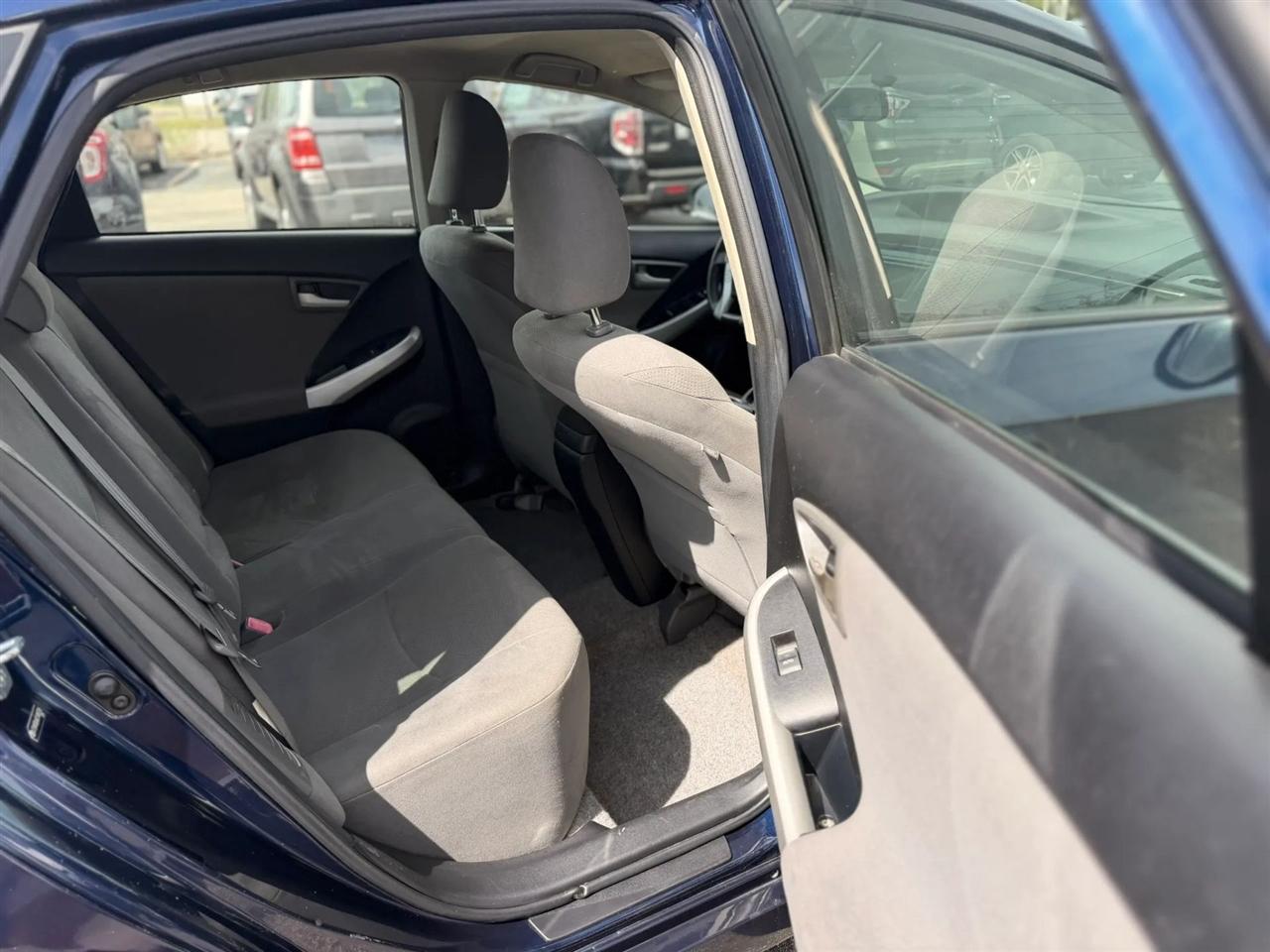 Toyota Prius Prius V 2012