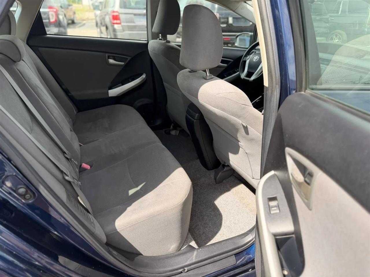 Toyota Prius Prius V 2012