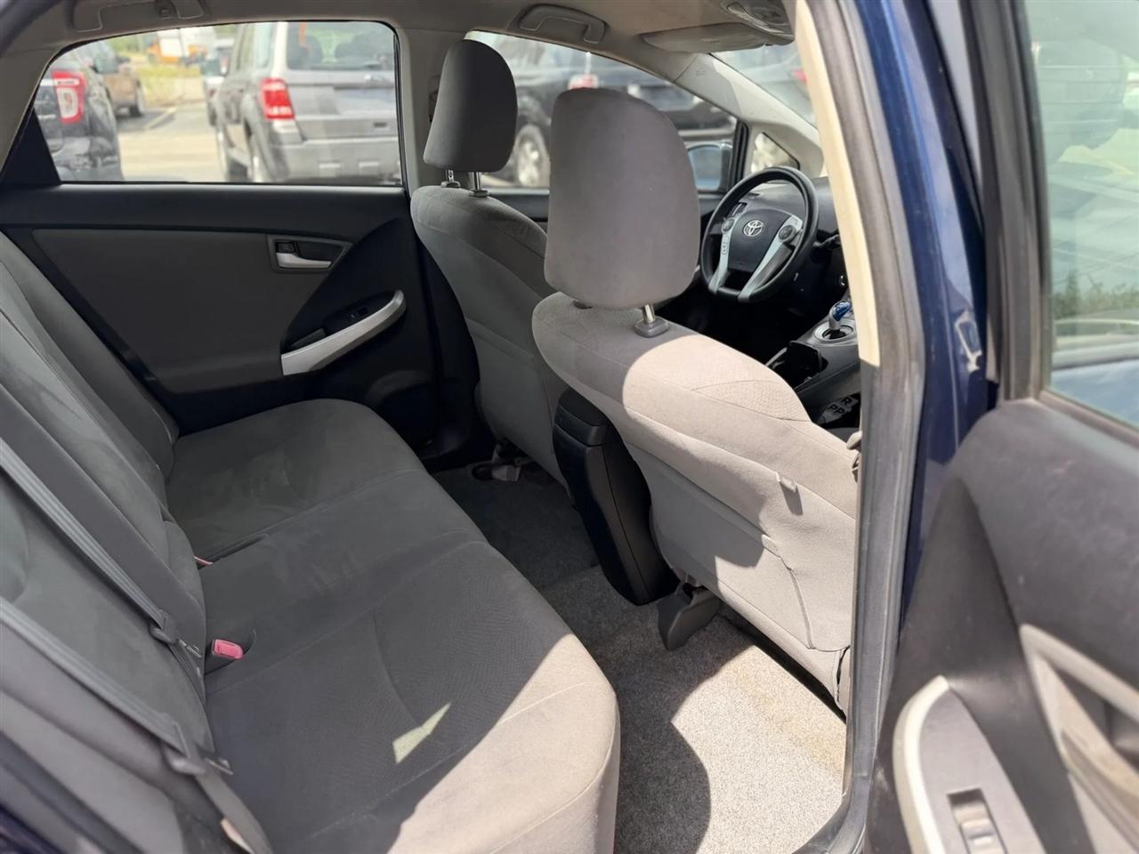 Toyota Prius Prius V 2012