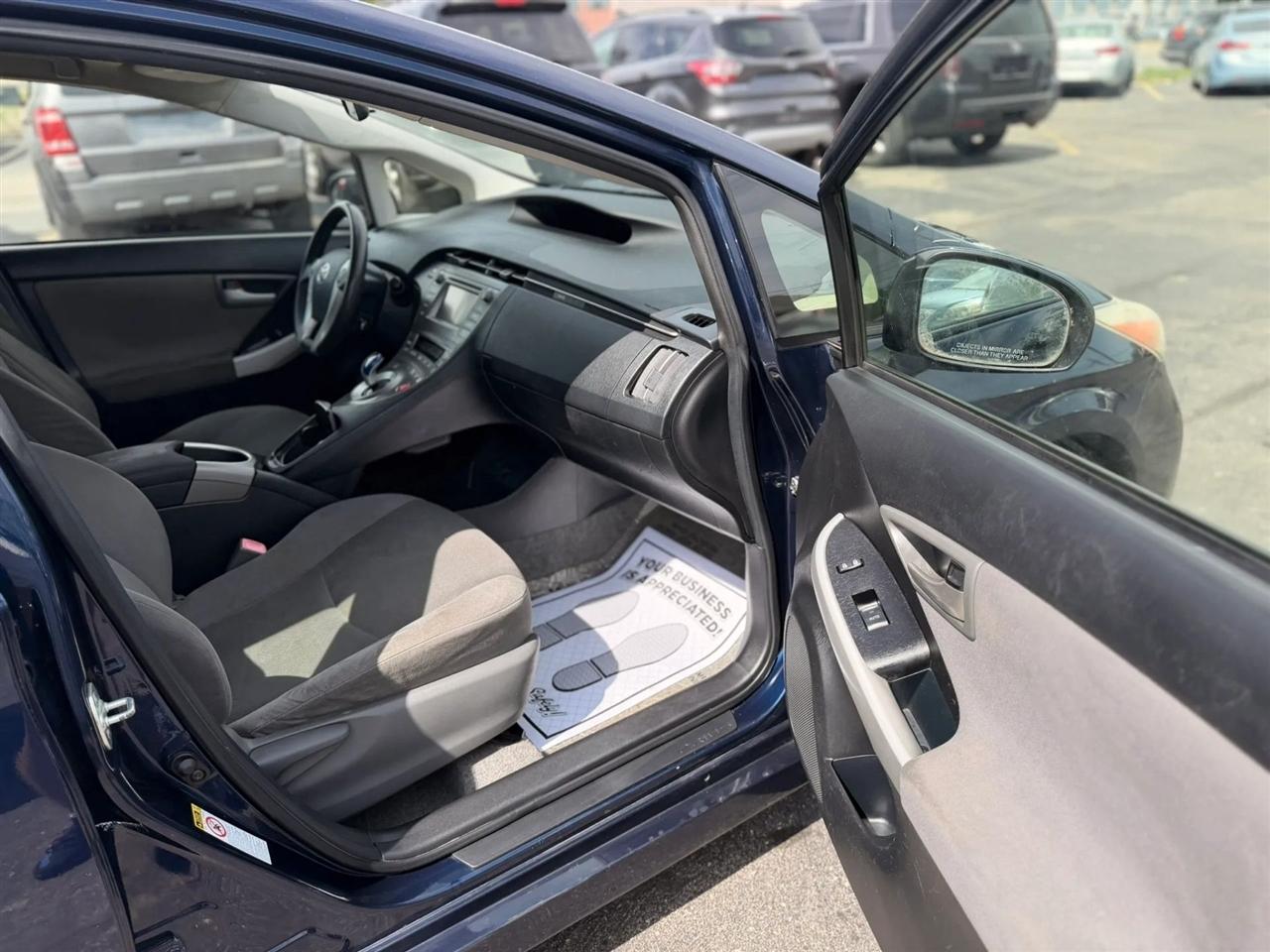 Toyota Prius Prius V 2012