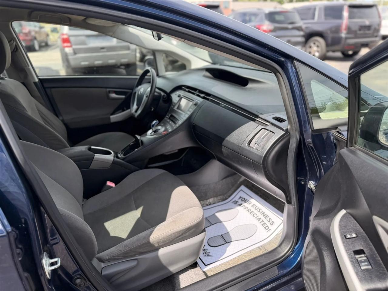 Toyota Prius Prius V 2012
