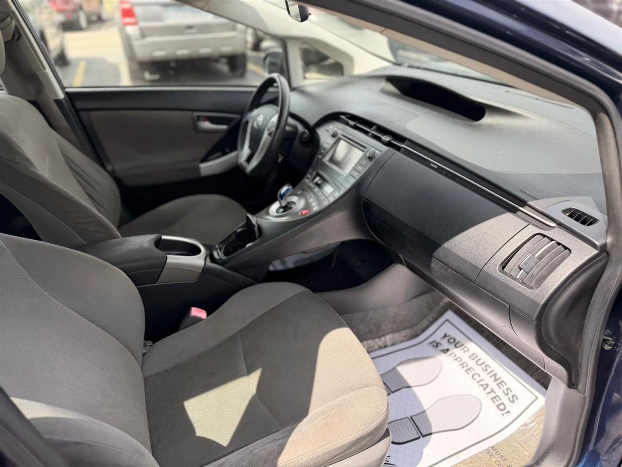 Toyota Prius Prius V 2012