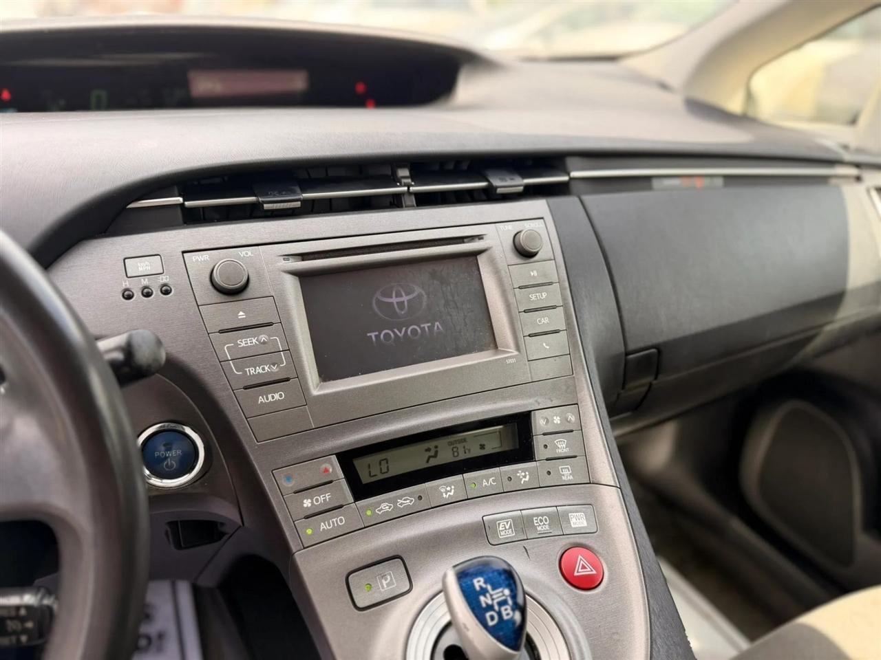 Toyota Prius Prius V 2012