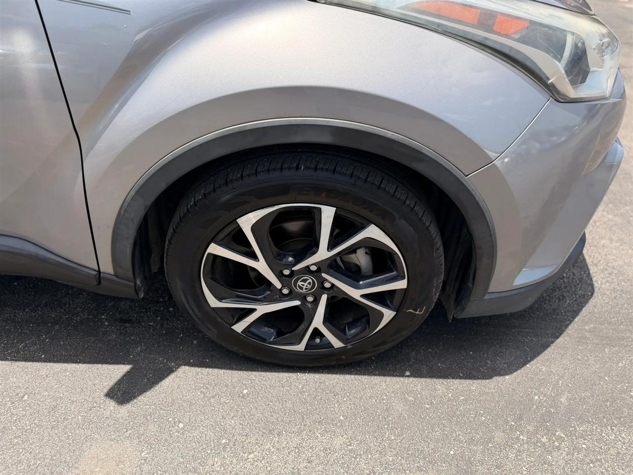 Toyota C-HR XLE 2018