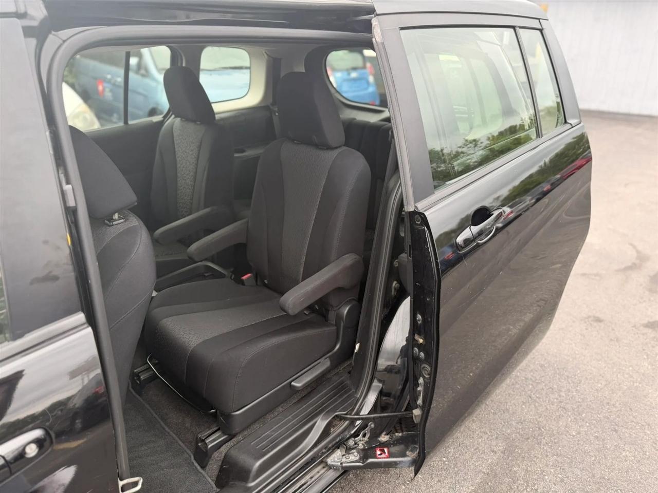 Mazda MAZDA5 Sport 2012