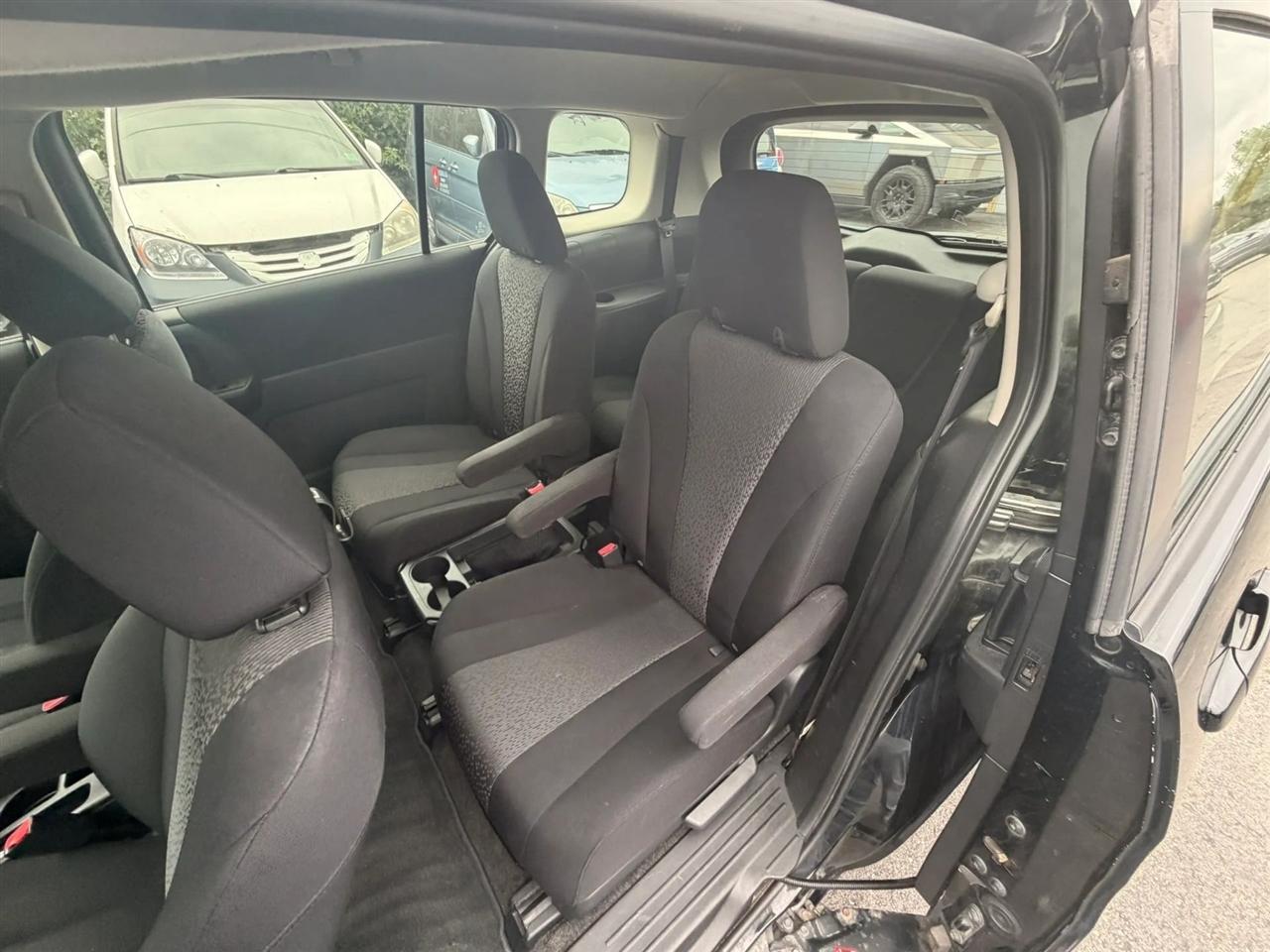 Mazda MAZDA5 Sport 2012