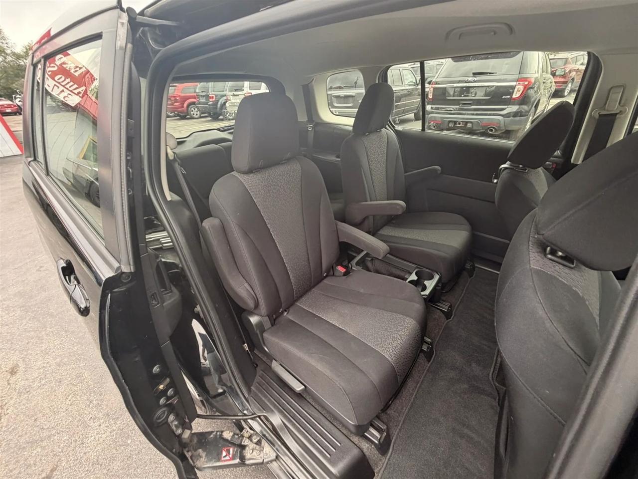 Mazda MAZDA5 Sport 2012
