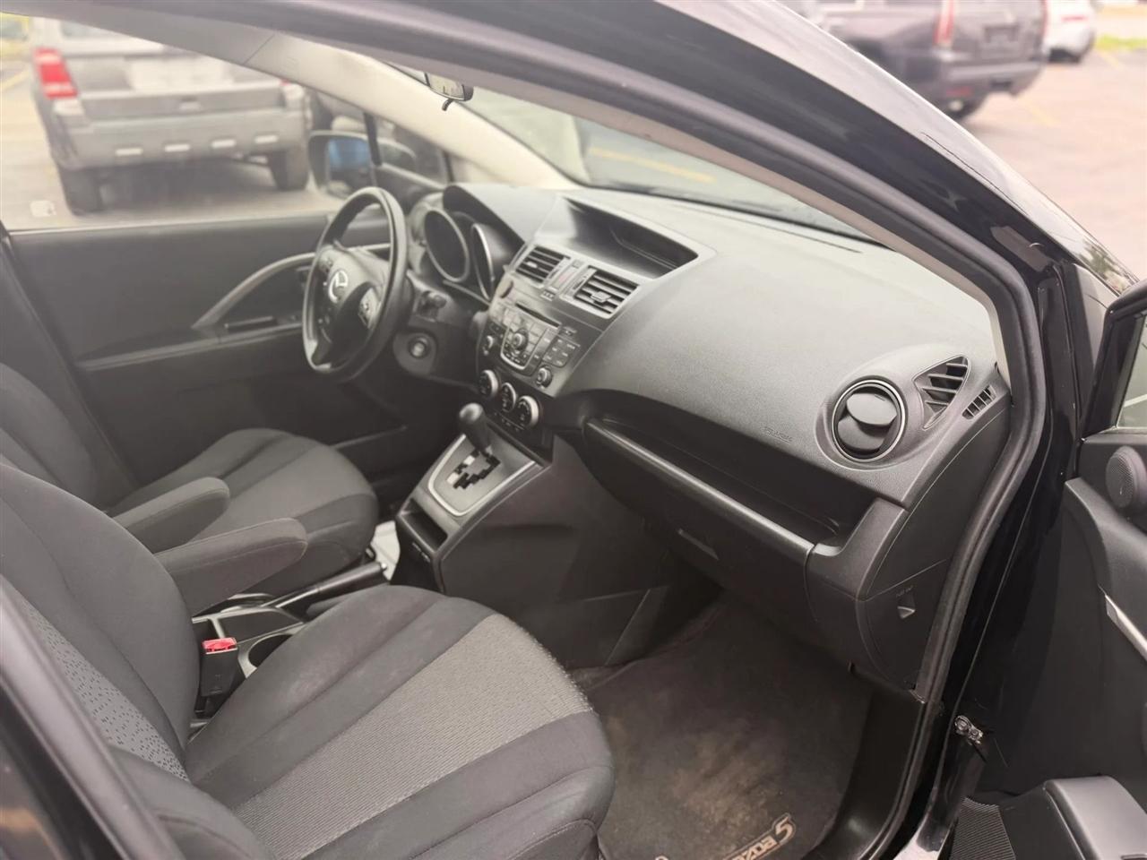 Mazda MAZDA5 Sport 2012