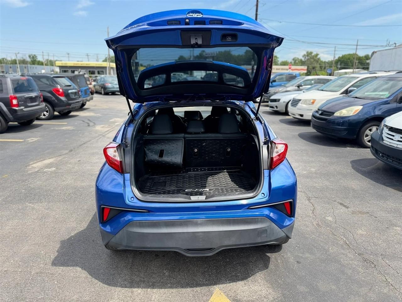 Toyota C-HR LE 2019