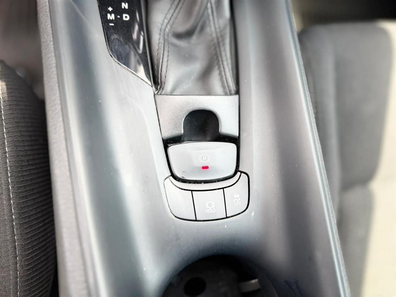 Toyota C-HR LE 2019