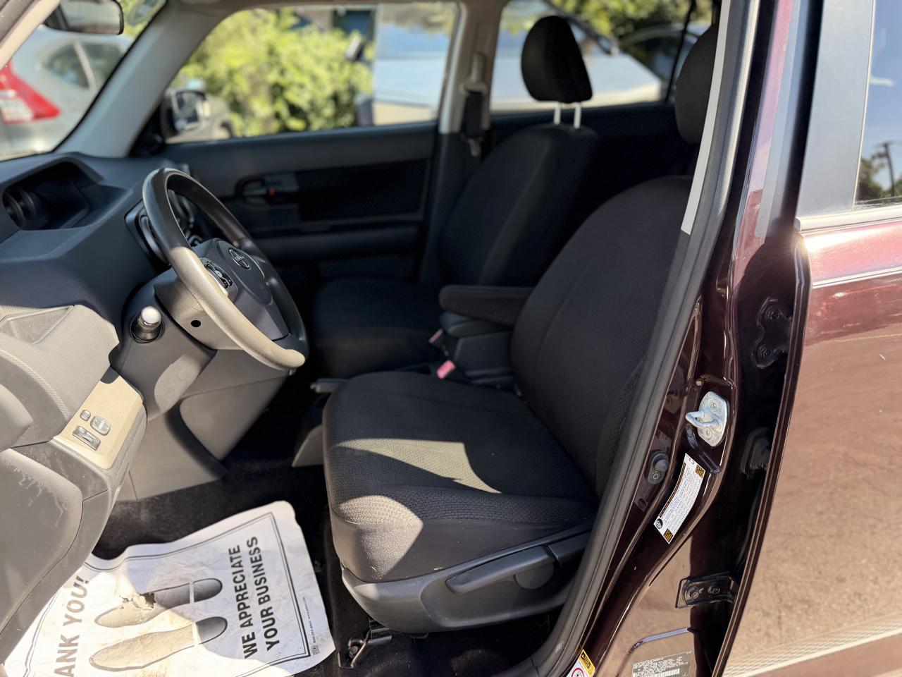 Toyota Scion xB photo 24