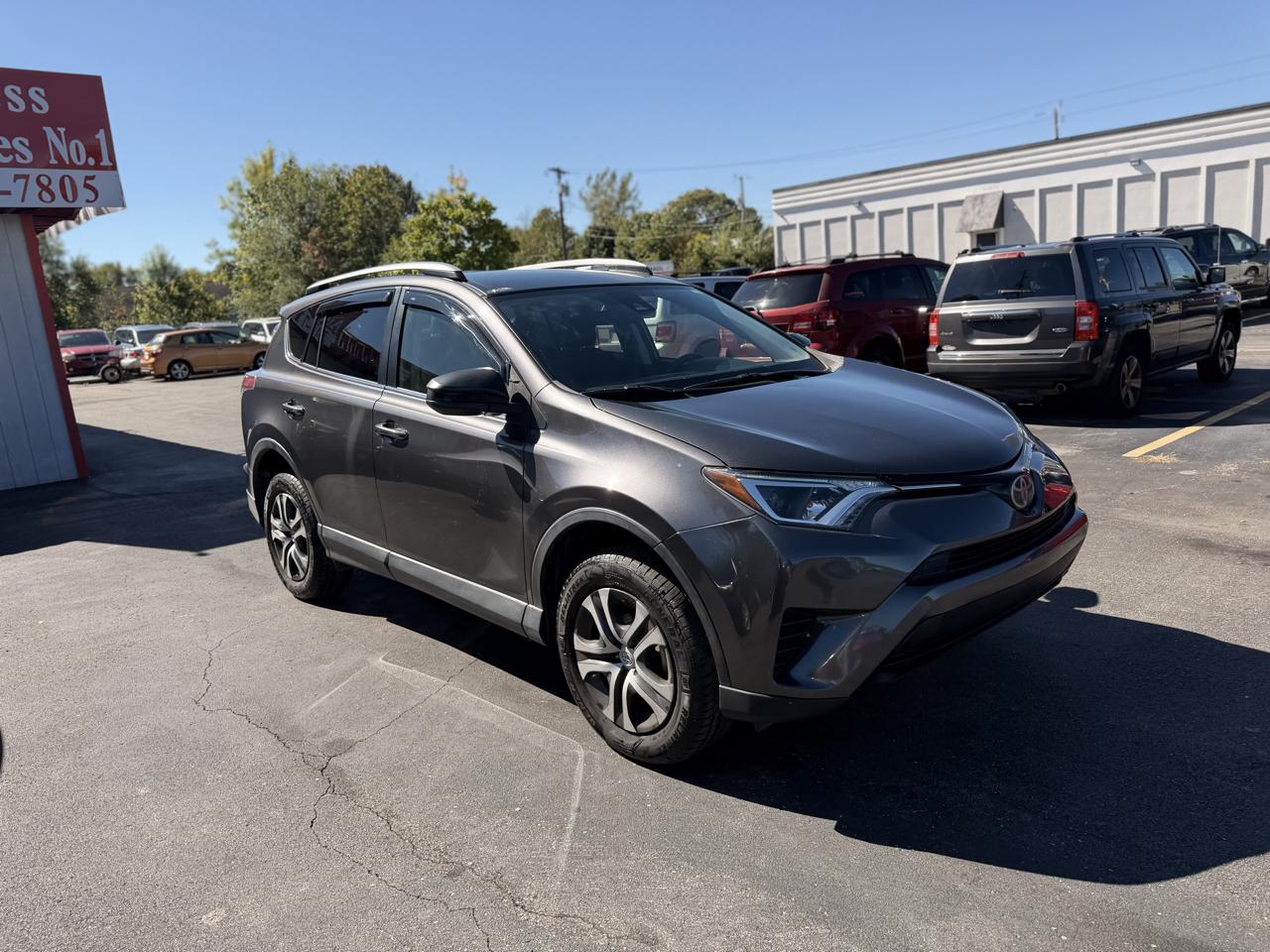 Toyota RAV4 LE FWD 2017