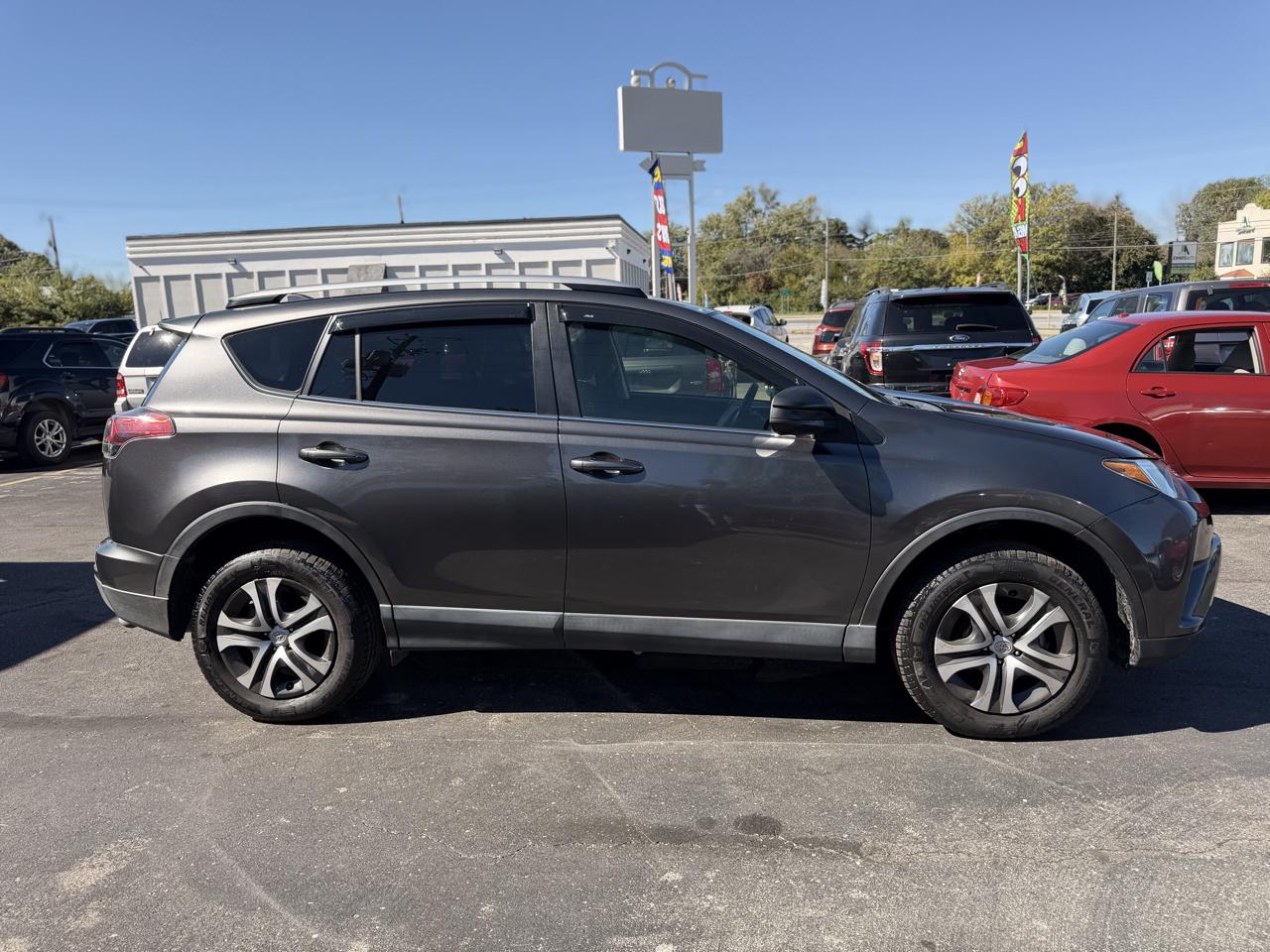 Toyota RAV4 LE FWD 2017