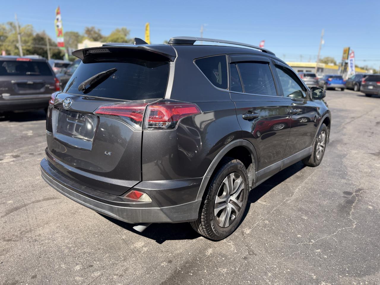 Toyota RAV4 LE FWD 2017