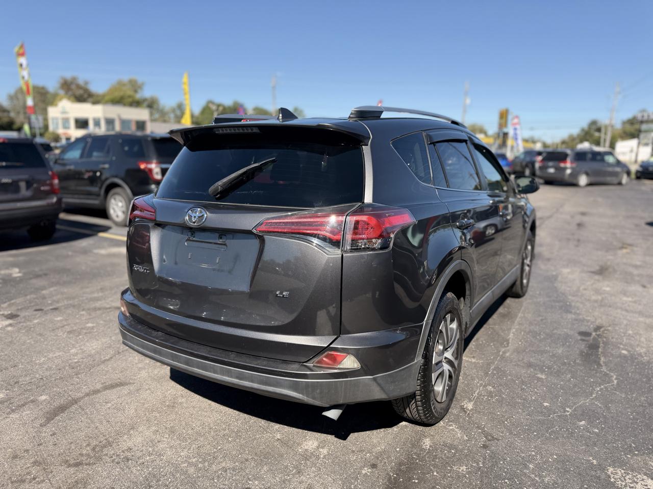 Toyota RAV4 LE FWD 2017