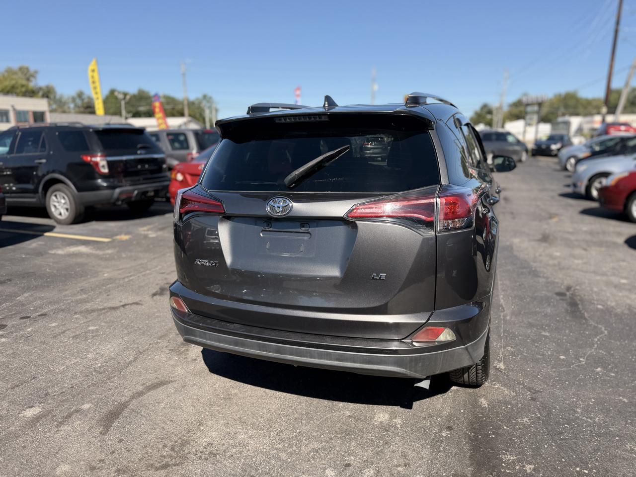 Toyota RAV4 LE FWD 2017