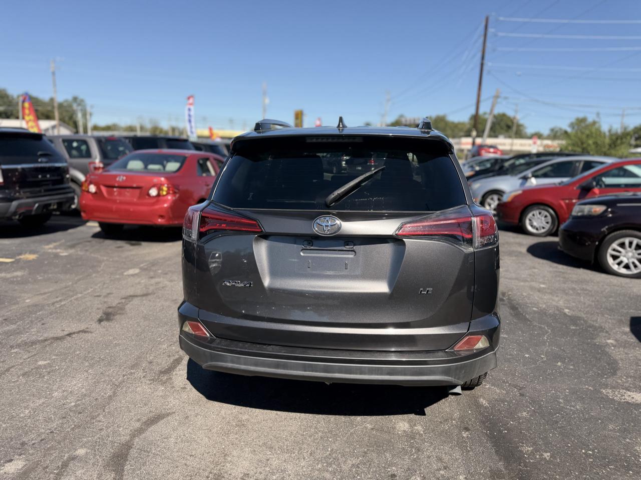Toyota RAV4 LE FWD 2017