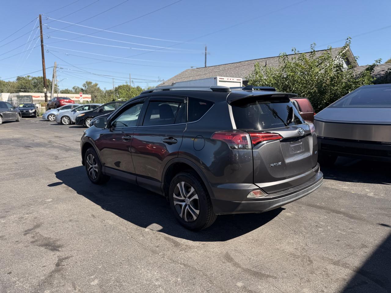 Toyota RAV4 LE FWD 2017