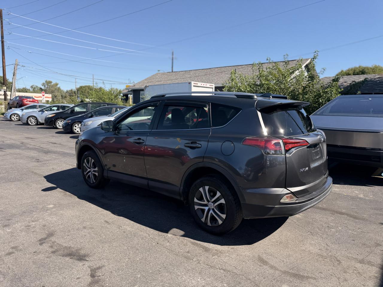 Toyota RAV4 LE FWD 2017