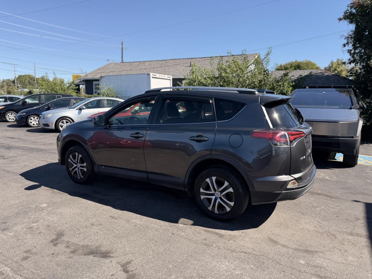 Toyota RAV4 LE FWD 2017