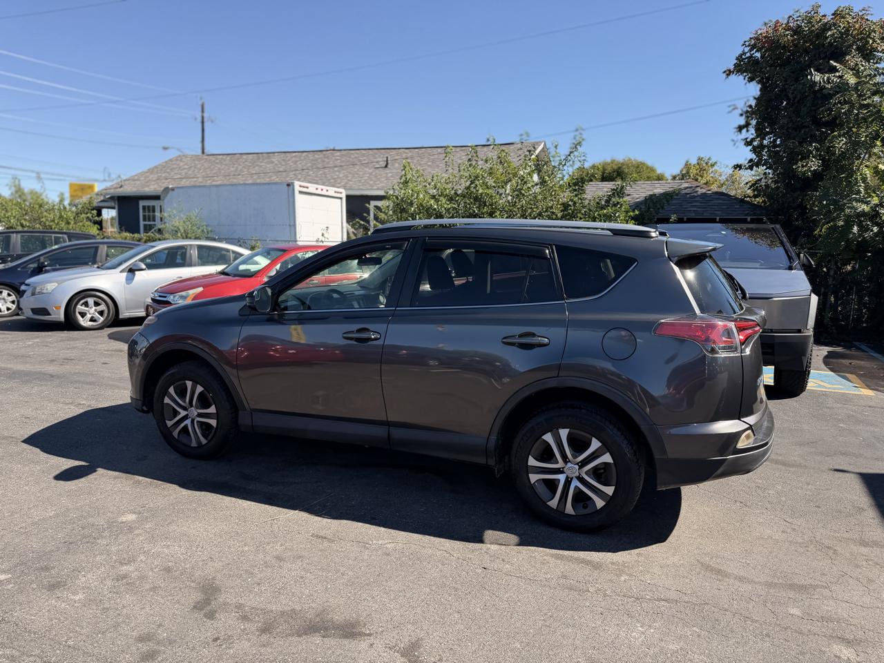 Toyota RAV4 LE FWD 2017
