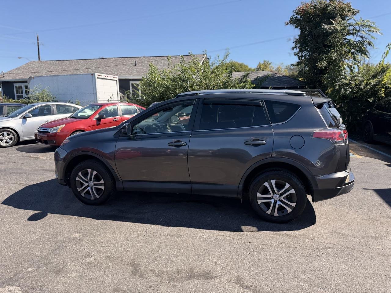 Toyota RAV4 LE FWD 2017