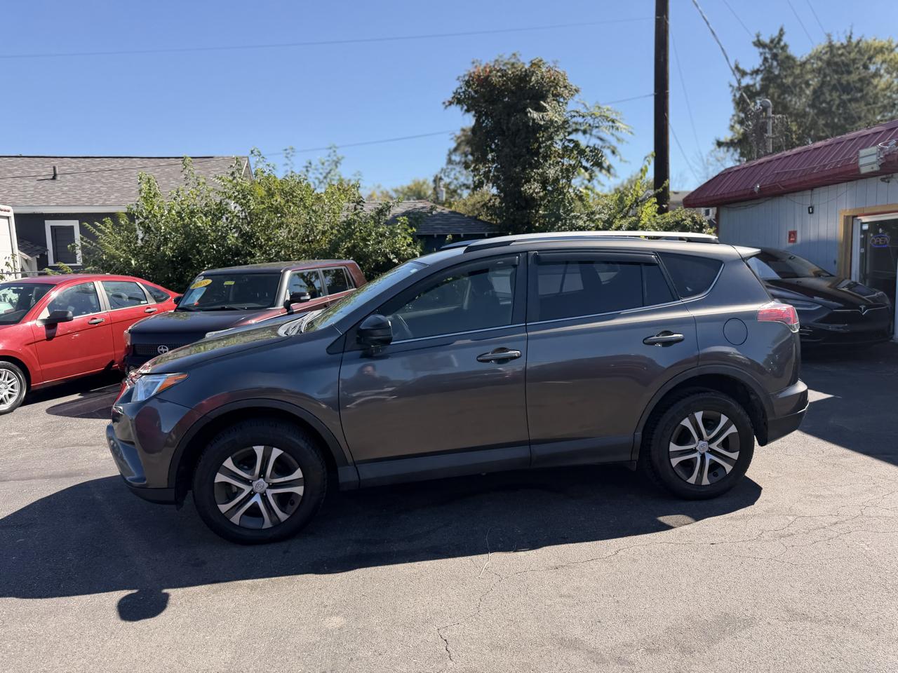 Toyota RAV4 LE FWD 2017