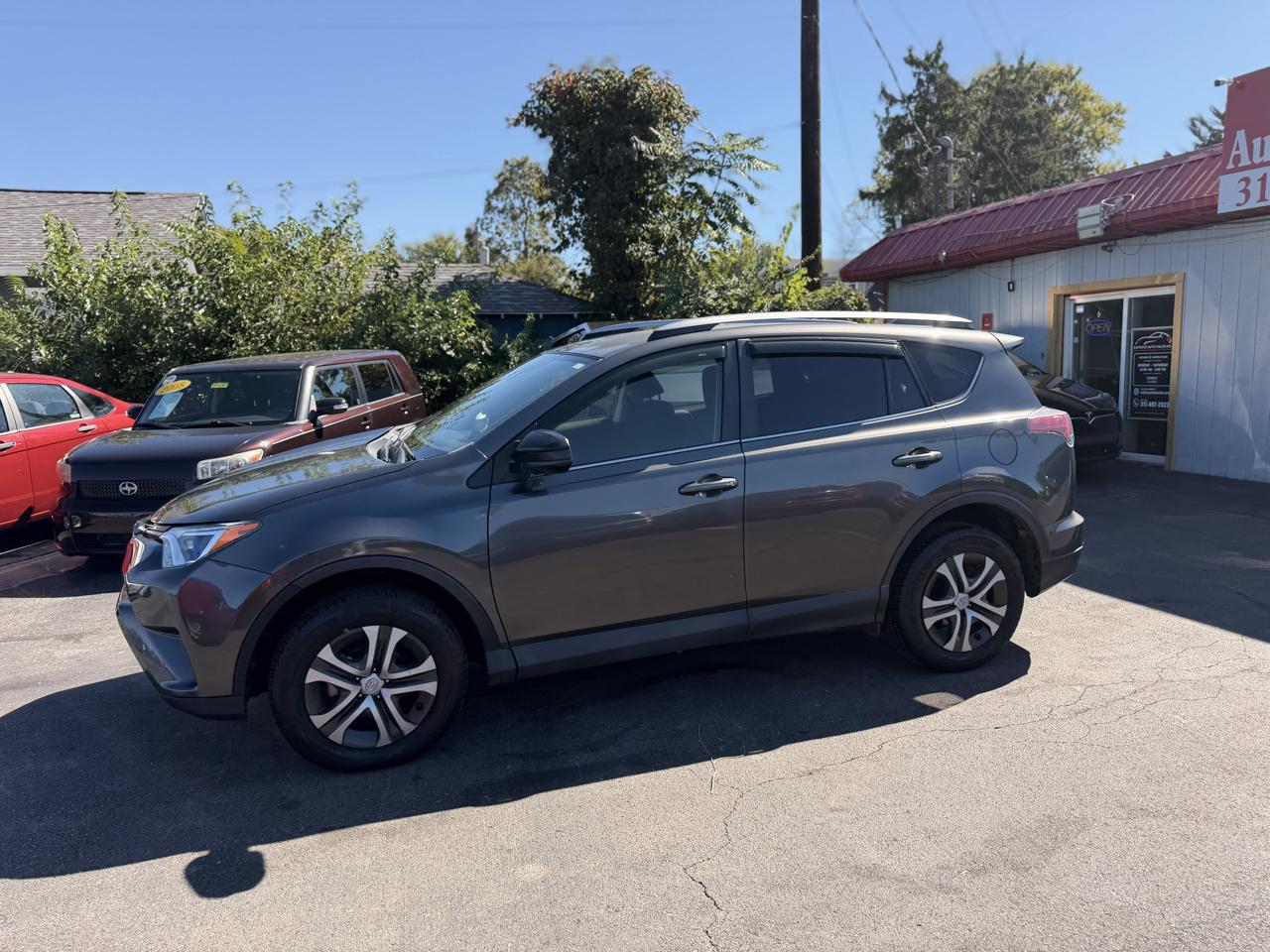 Toyota RAV4 LE FWD 2017