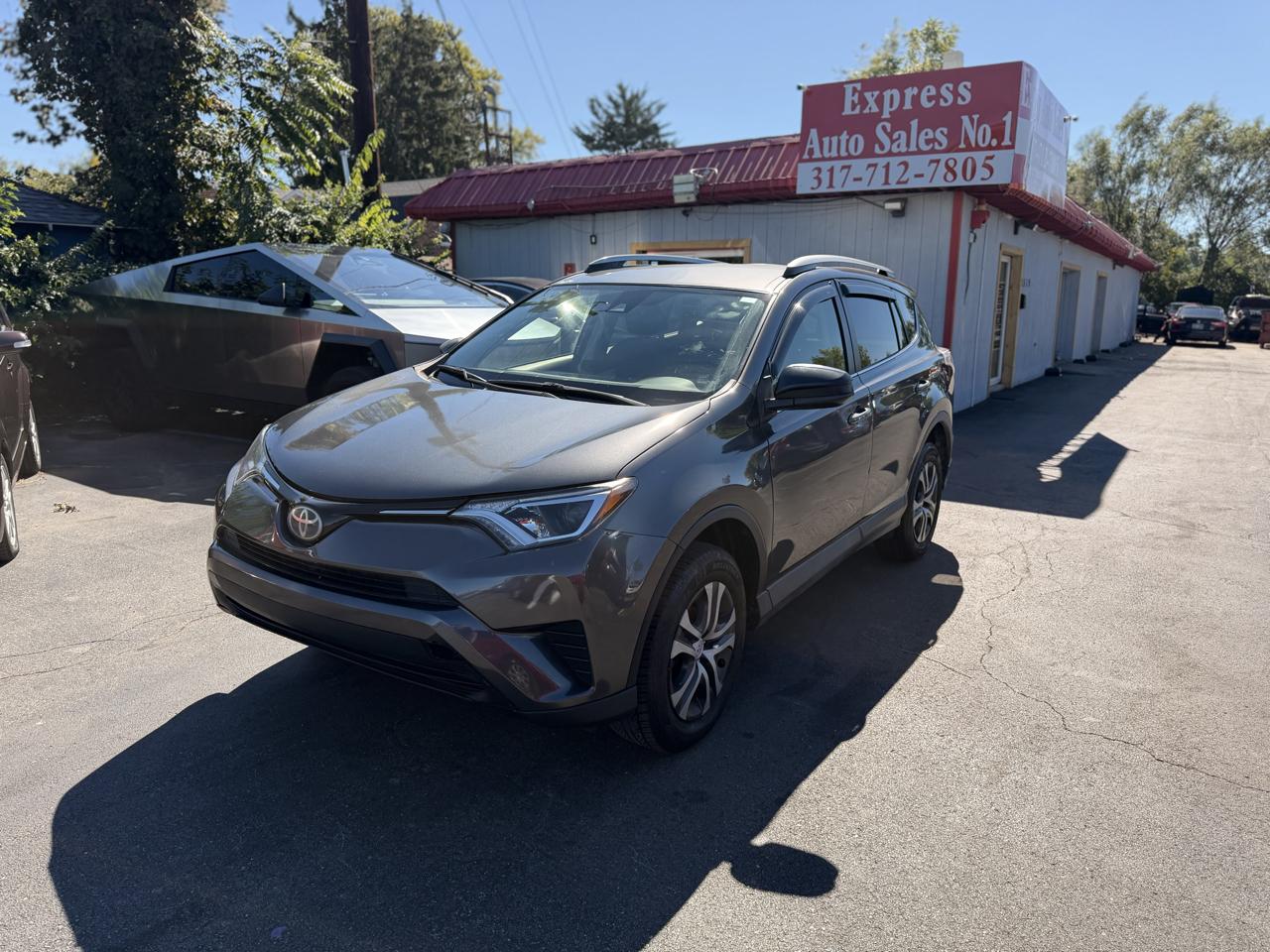 Toyota RAV4 LE FWD 2017