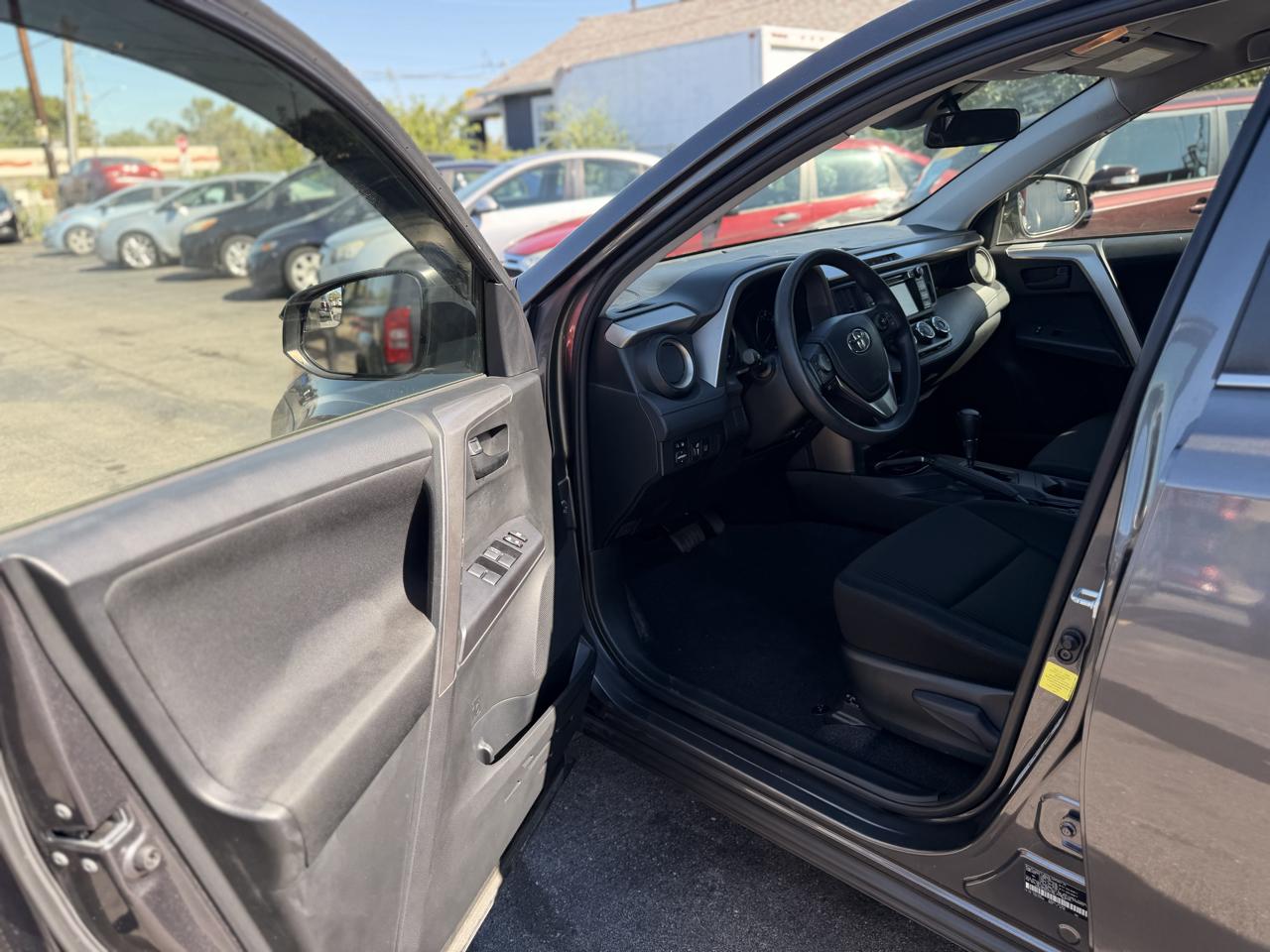 Toyota RAV4 LE FWD 2017
