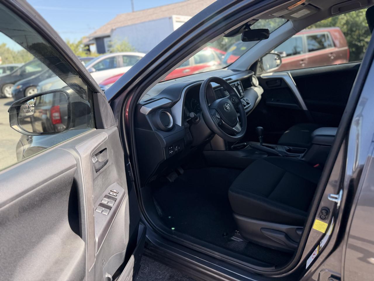 Toyota RAV4 LE FWD 2017