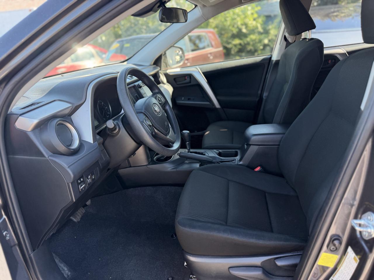 Toyota RAV4 LE FWD 2017