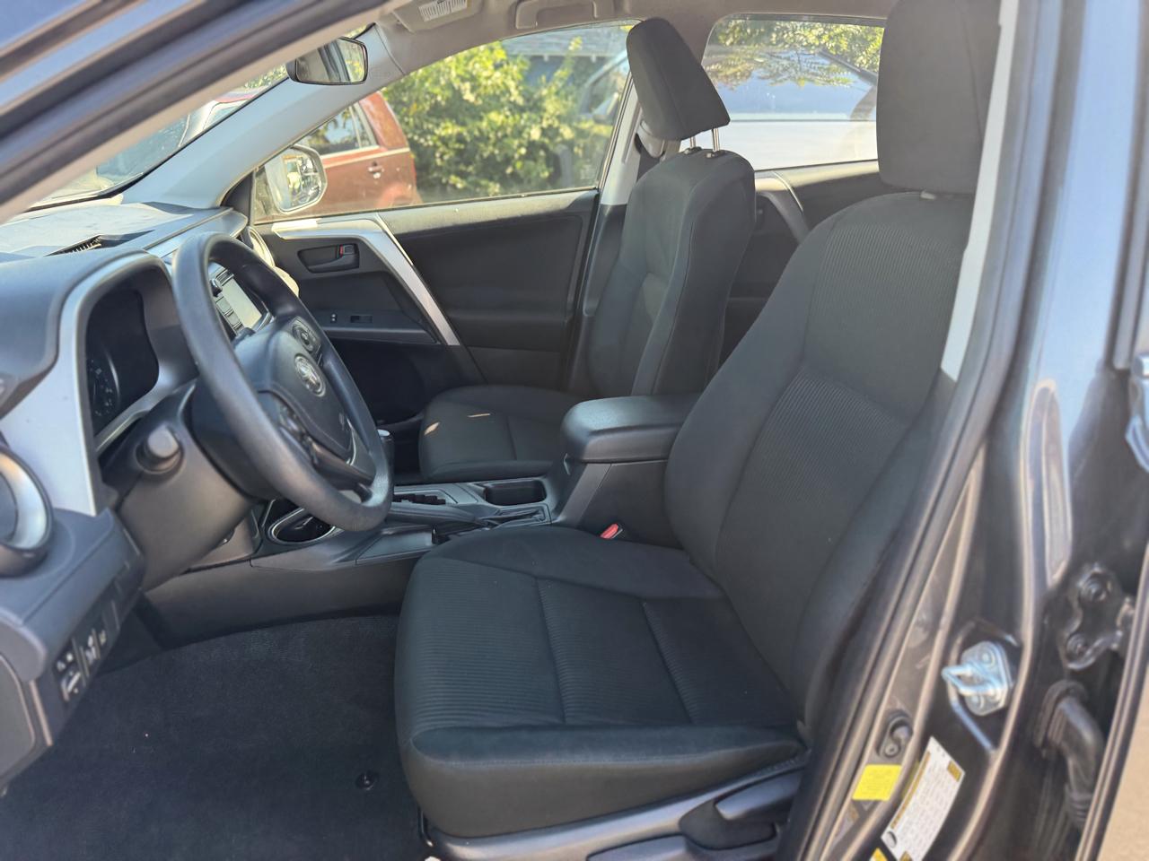 Toyota RAV4 LE FWD 2017