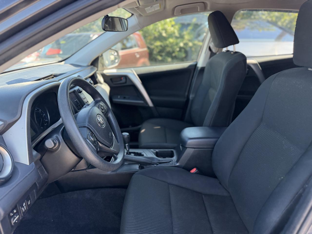 Toyota RAV4 LE FWD 2017