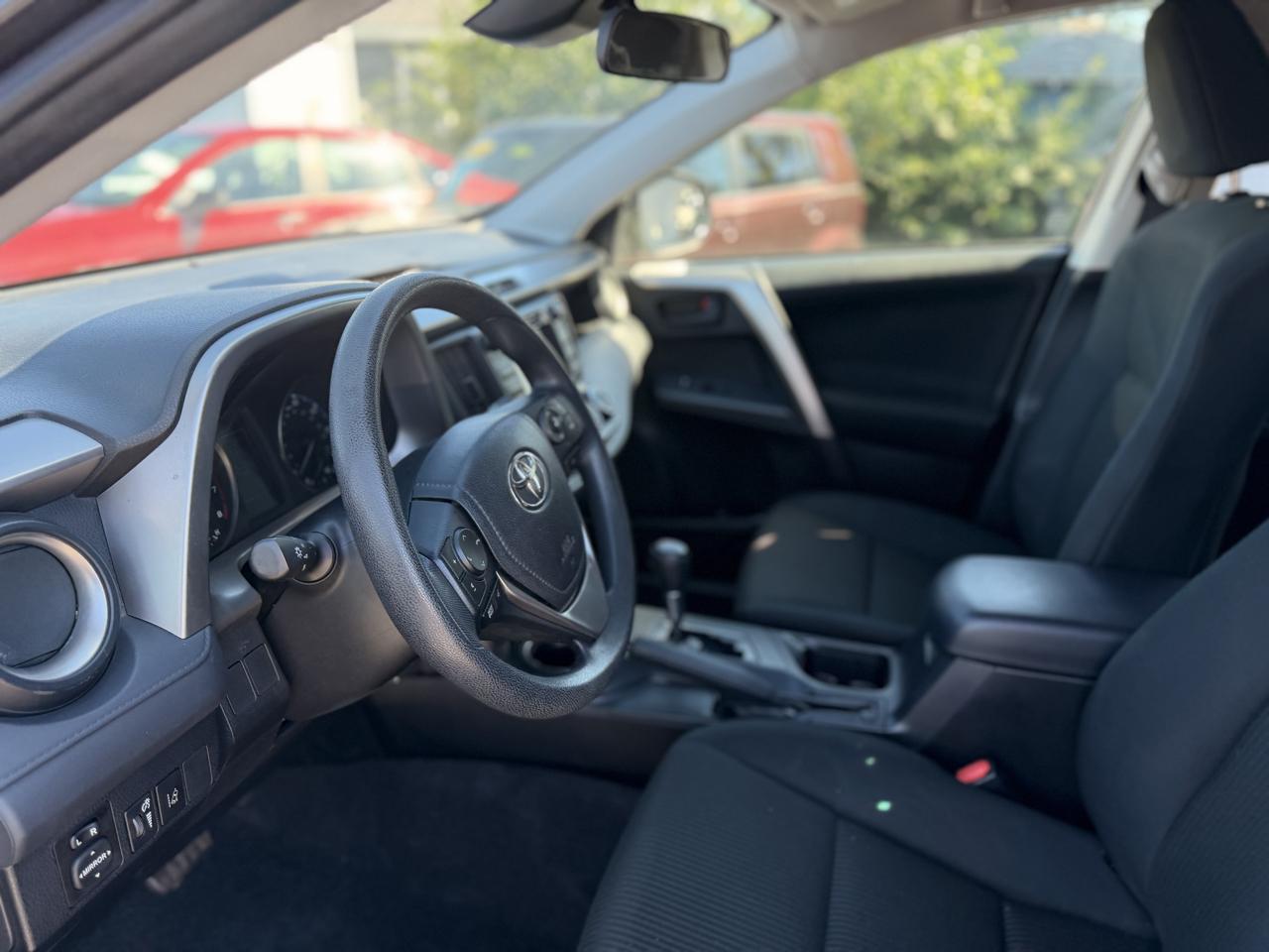 Toyota RAV4 LE FWD 2017