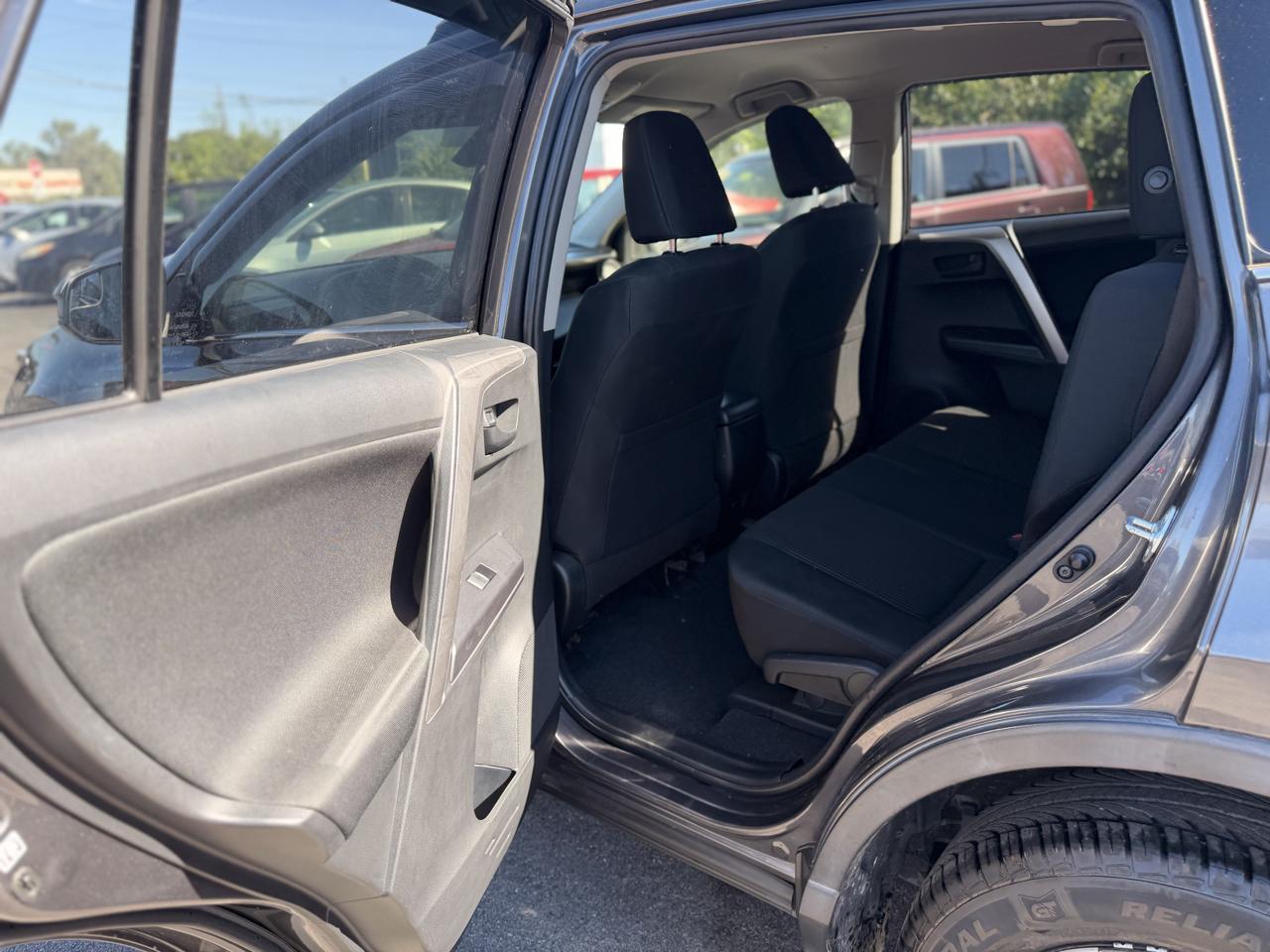 Toyota RAV4 LE FWD 2017