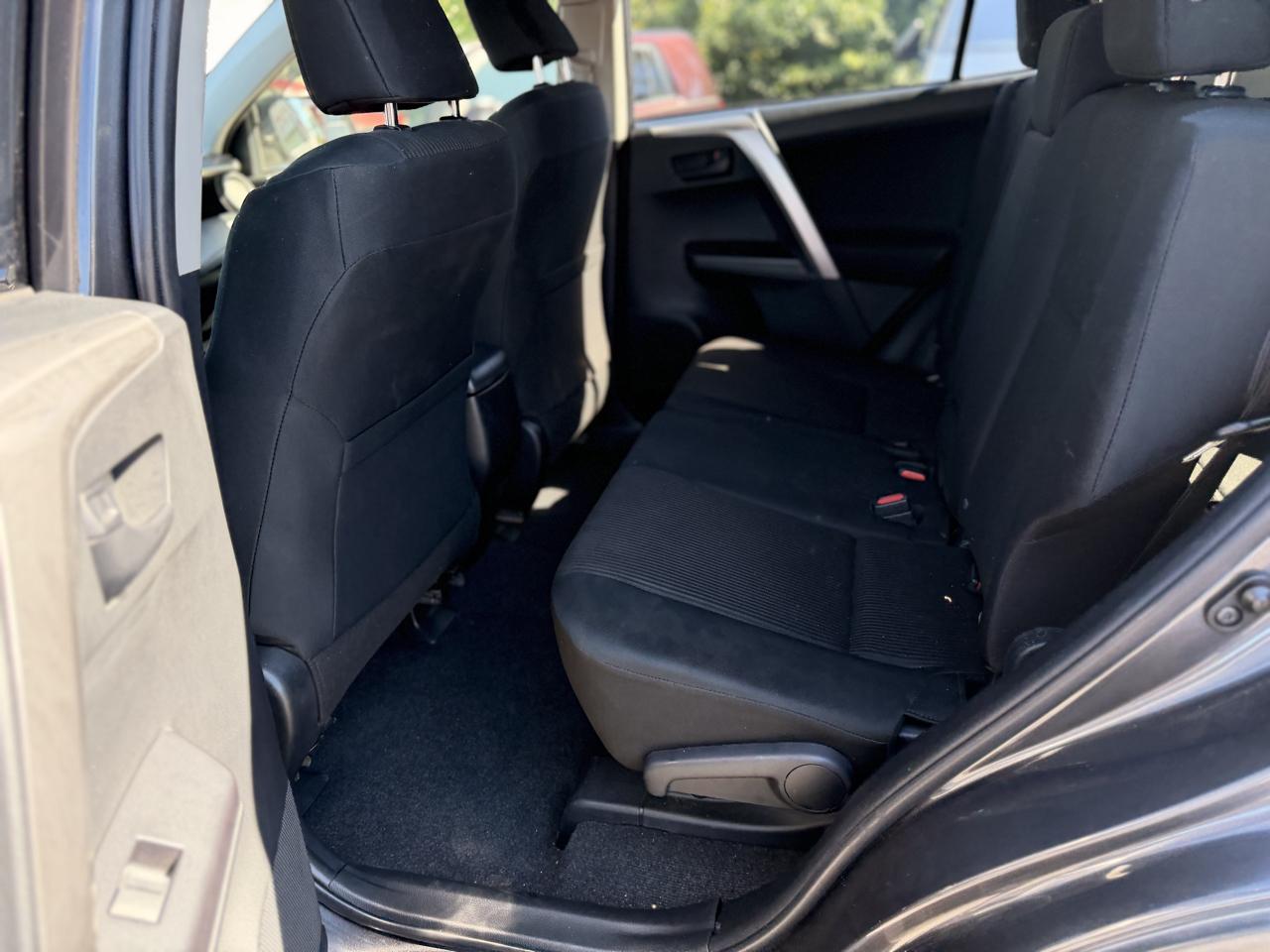 Toyota RAV4 LE FWD 2017