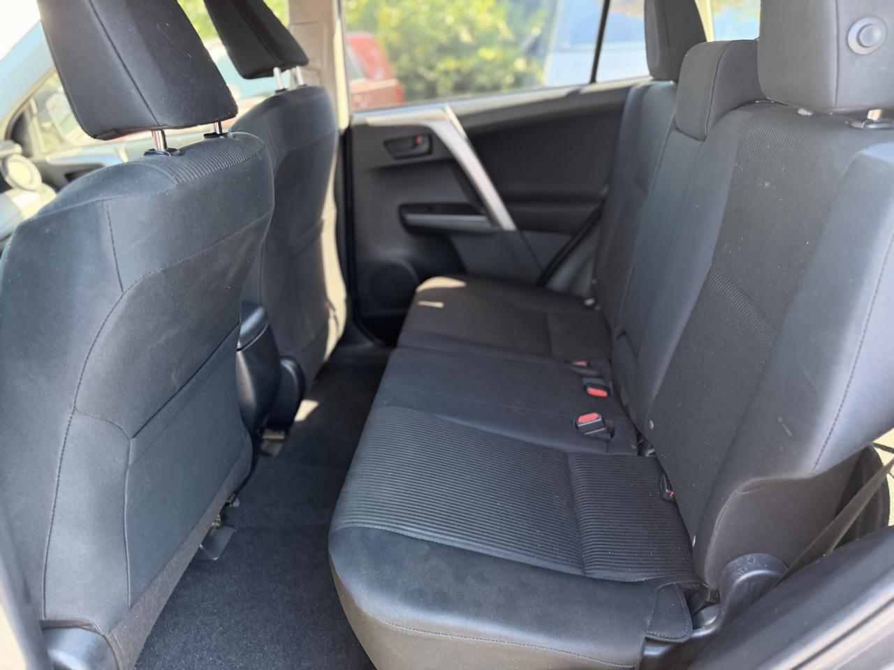 Toyota RAV4 LE FWD 2017