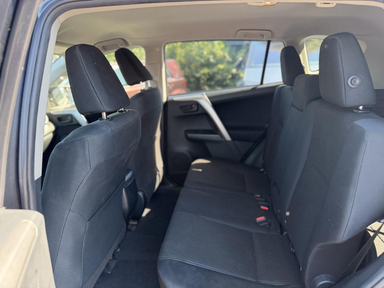 Toyota RAV4 LE FWD 2017