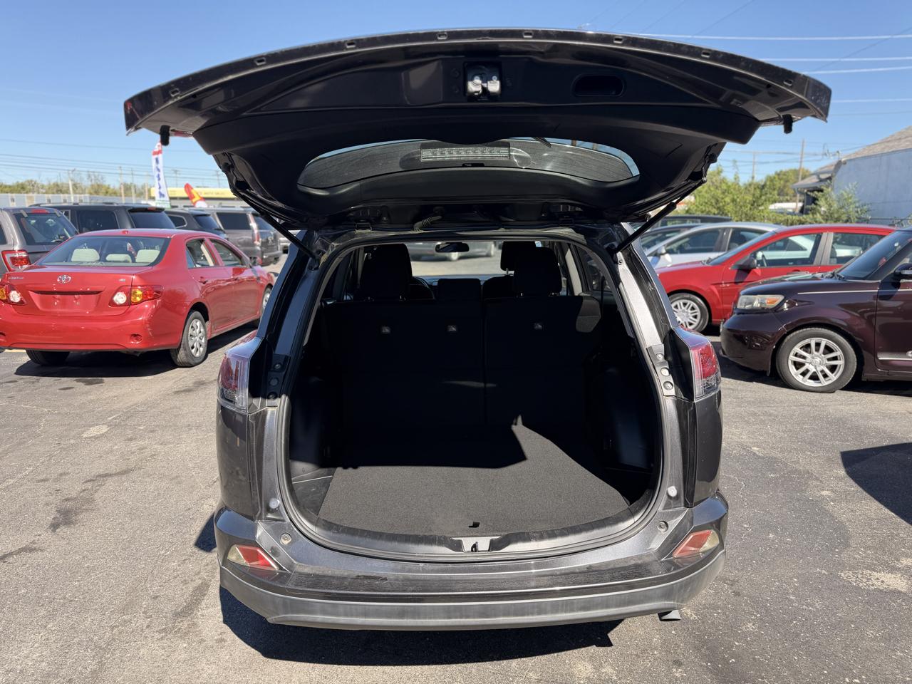 Toyota RAV4 LE FWD 2017