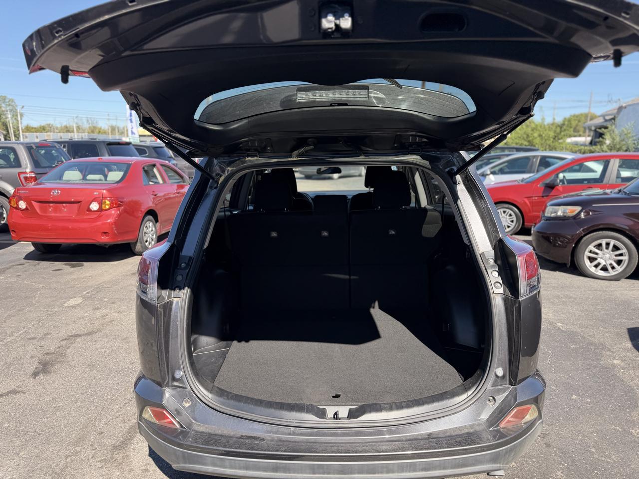 Toyota RAV4 LE FWD 2017