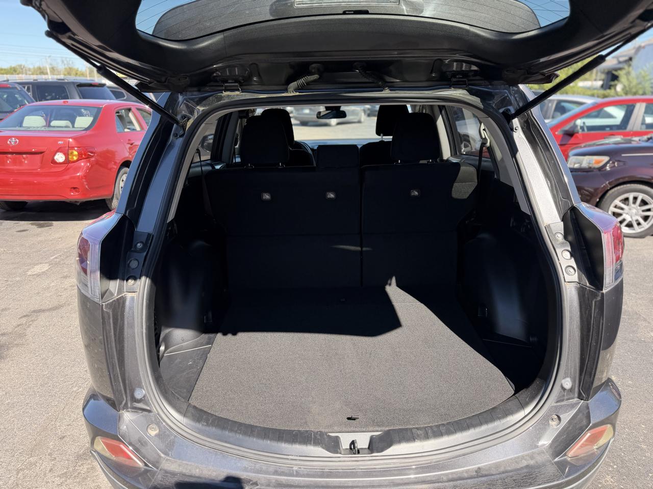 Toyota RAV4 LE FWD 2017