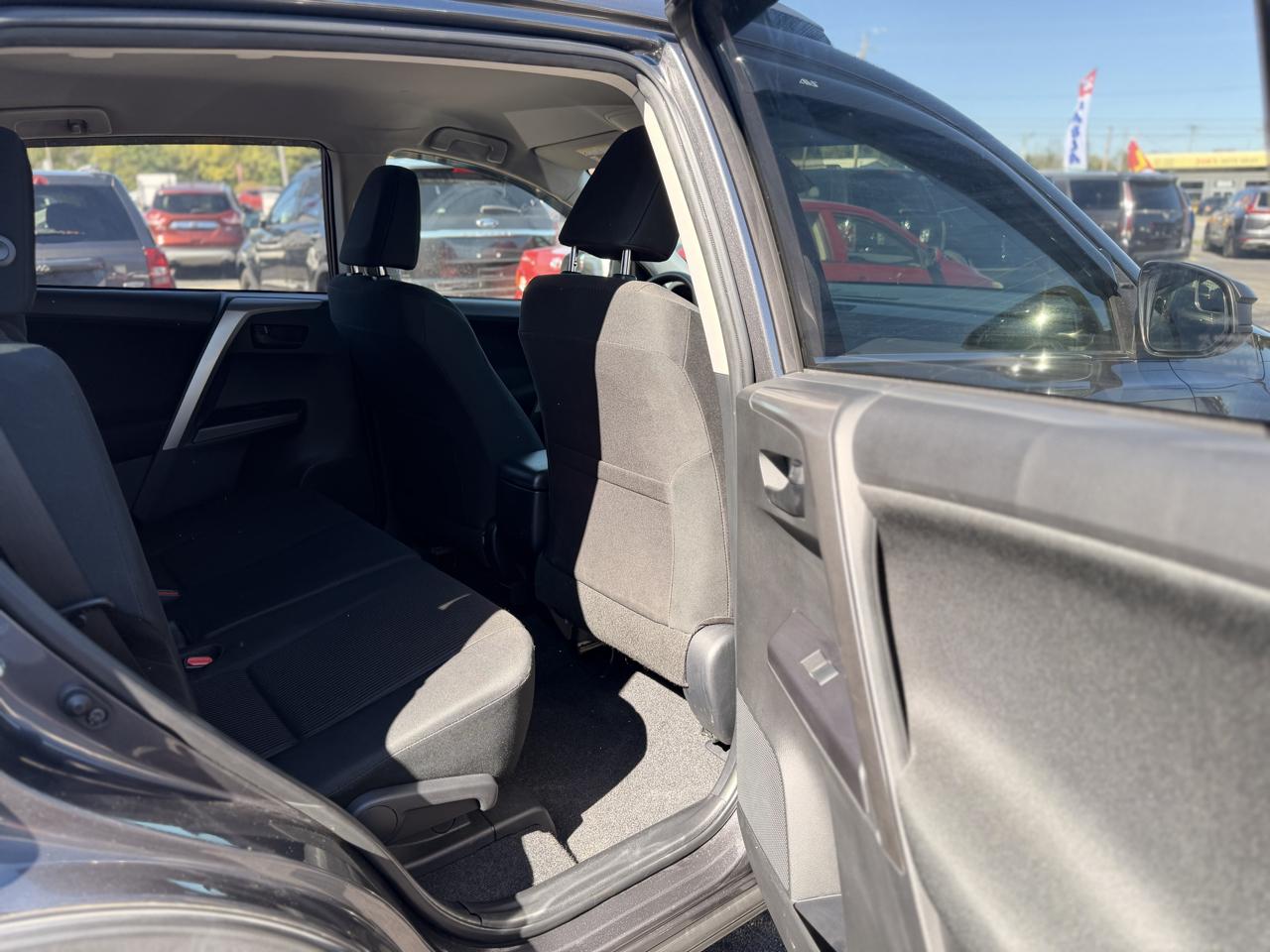 Toyota RAV4 LE FWD 2017