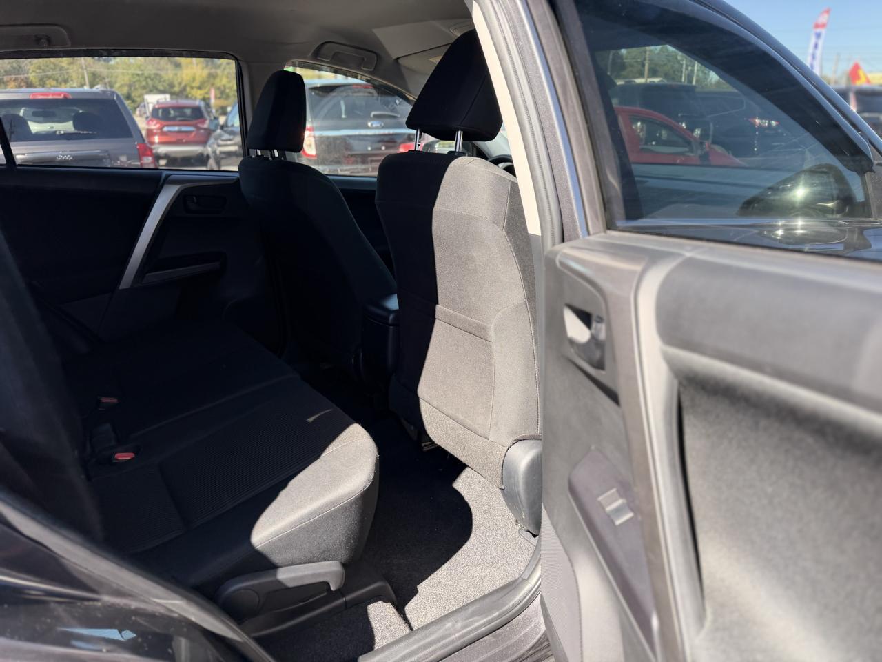 Toyota RAV4 LE FWD 2017