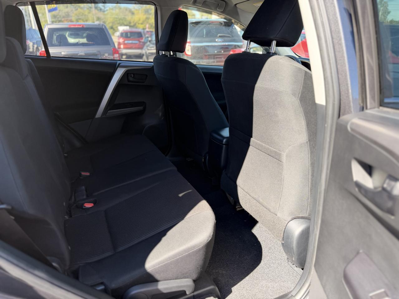 Toyota RAV4 LE FWD 2017