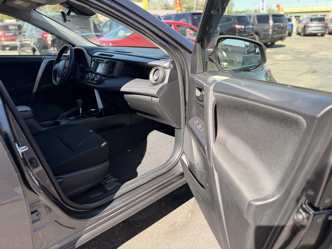 Toyota RAV4 LE FWD 2017