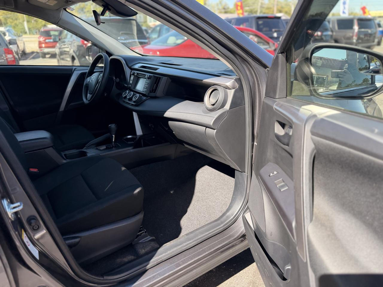 Toyota RAV4 LE FWD 2017