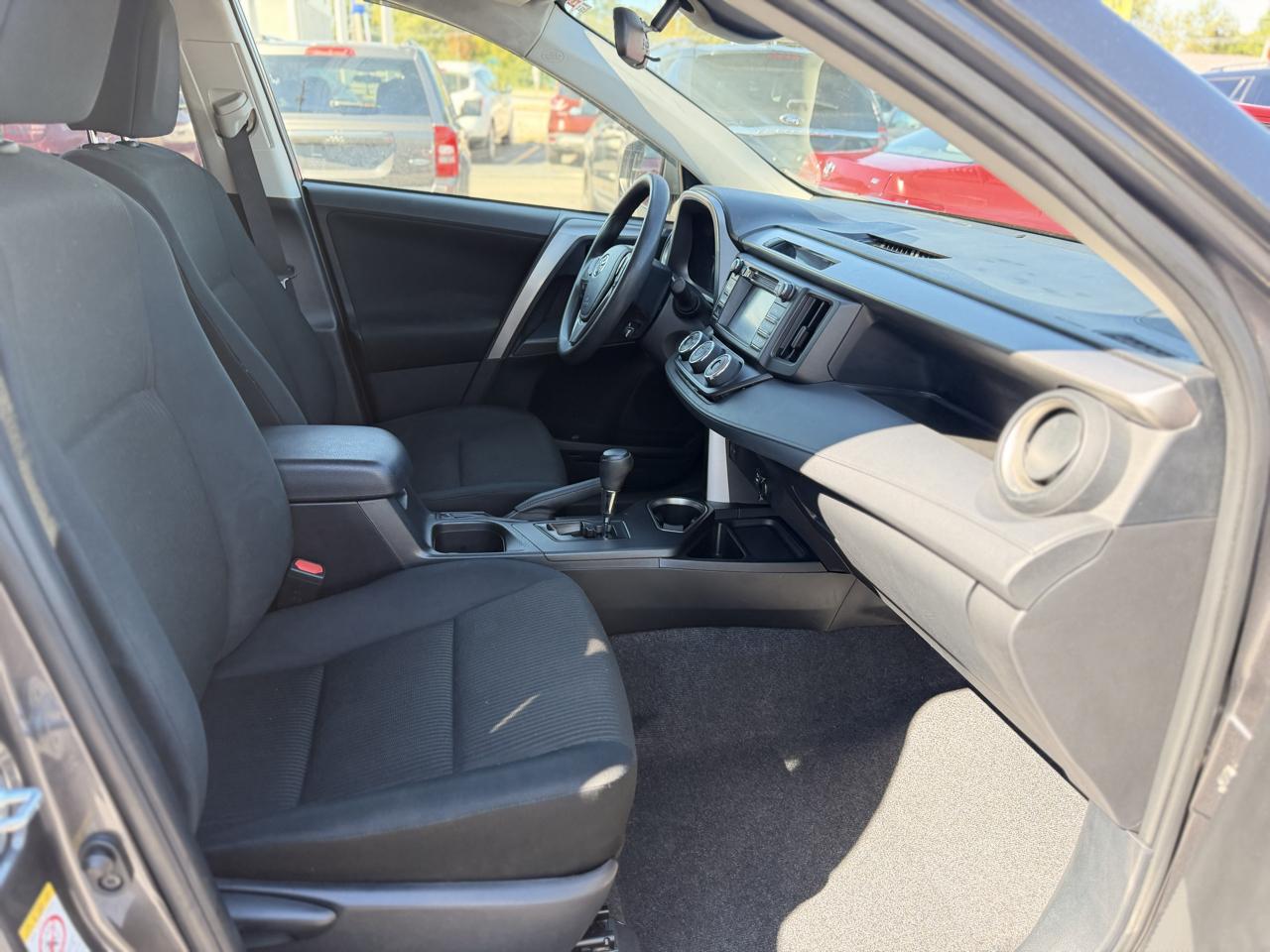 Toyota RAV4 LE FWD 2017